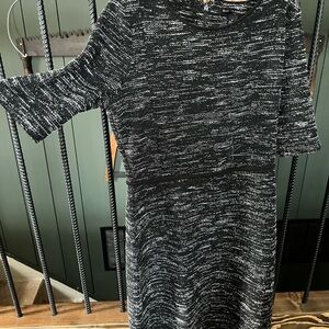 Size 4 Banana Republic Black and White Short Sleeve Dress